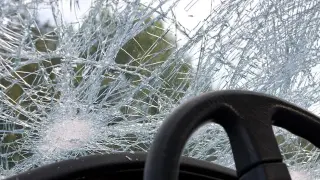 Разбиха стъкло на кола в „Дианабад“, собственичката търси свидетели
