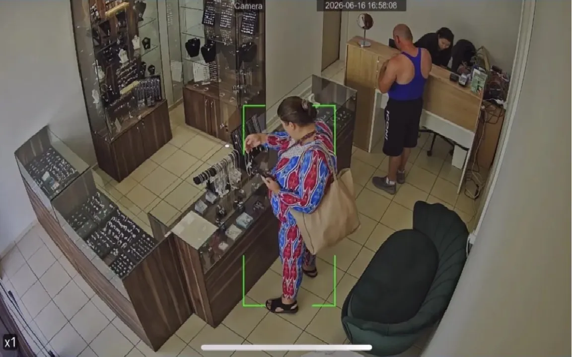 Камери заснеха нагла кражба в магазин във Вършец