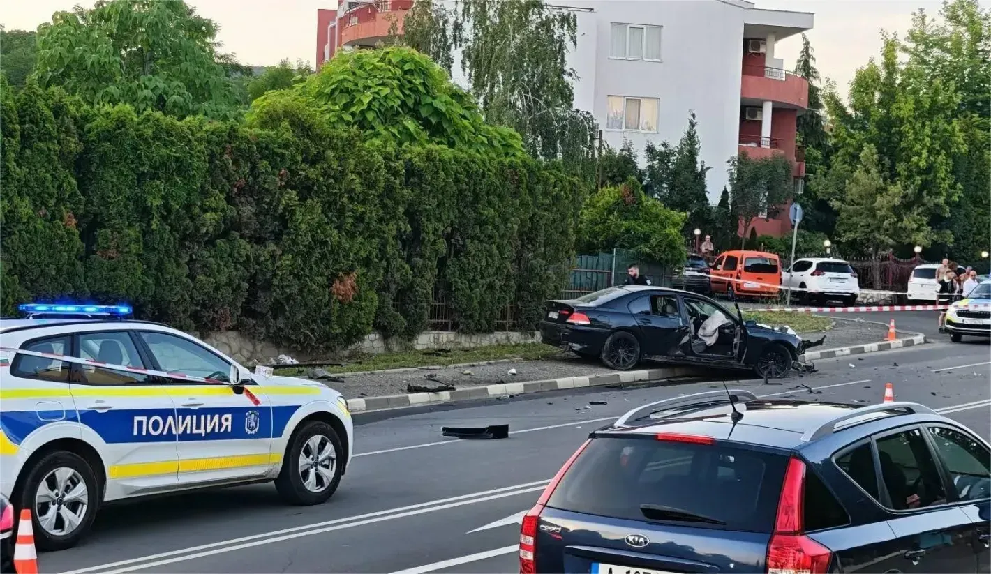 Задържаха за 72 часа 21-годишния Максим, който блъсна и уби с БМВ-то си момиче на тротоара в Свети Влас