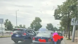 Жена с дете и аварирала кола на Кукленско шосе, шофьорите я посрещнали с клаксони