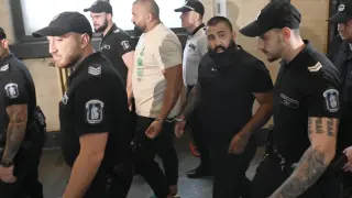 Схема „lover boy“: сводници продават жертви чрез сайтове за секс услуги