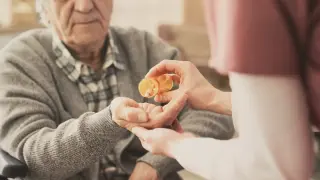Докато е с пациент: Закопчаха фалшива лекарка в Пловдив, предлагала множество медицински процедури