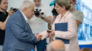 Проф. Рахамин Шекерджийски беше отличен с Почетния знак на  Патентното ведомство на конференция, посветена на 50 години Беналгин