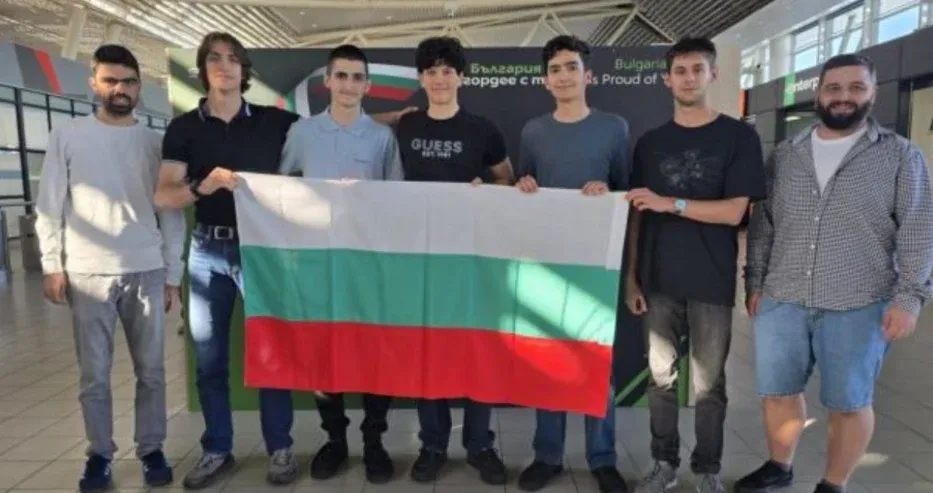 Български ученици обраха медалите на Европейската олимпиада по физика