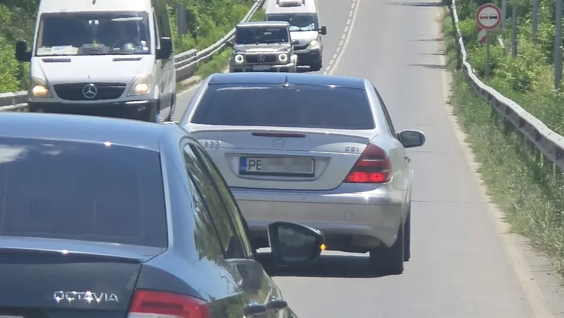 Окървавена жена изскочи от кола край Карлово, полицията е на крак