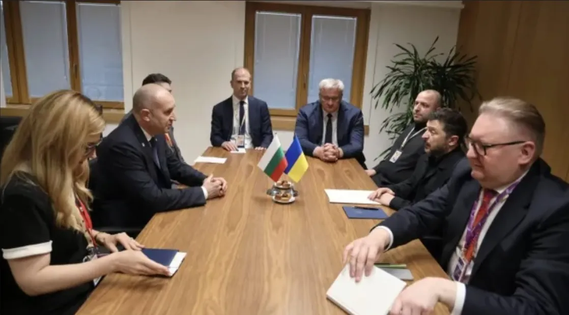 Ключова среща между Радев и Зеленски в Брюксел, какво се разбраха Обновена