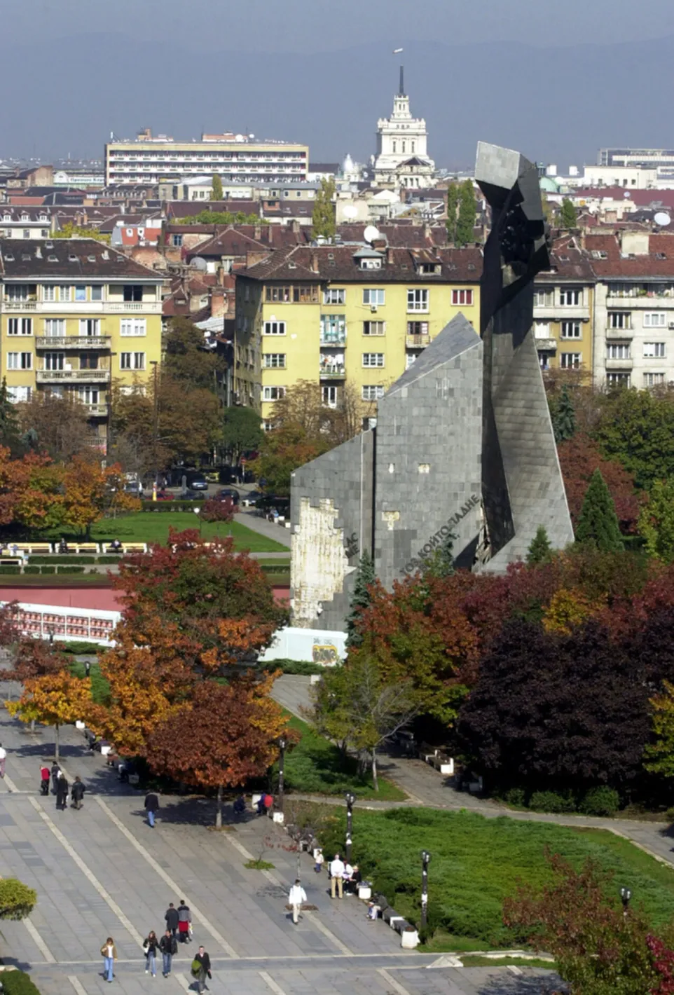 45 години от откриването на паметника "1300 години България": Символ, който и днес разделя София