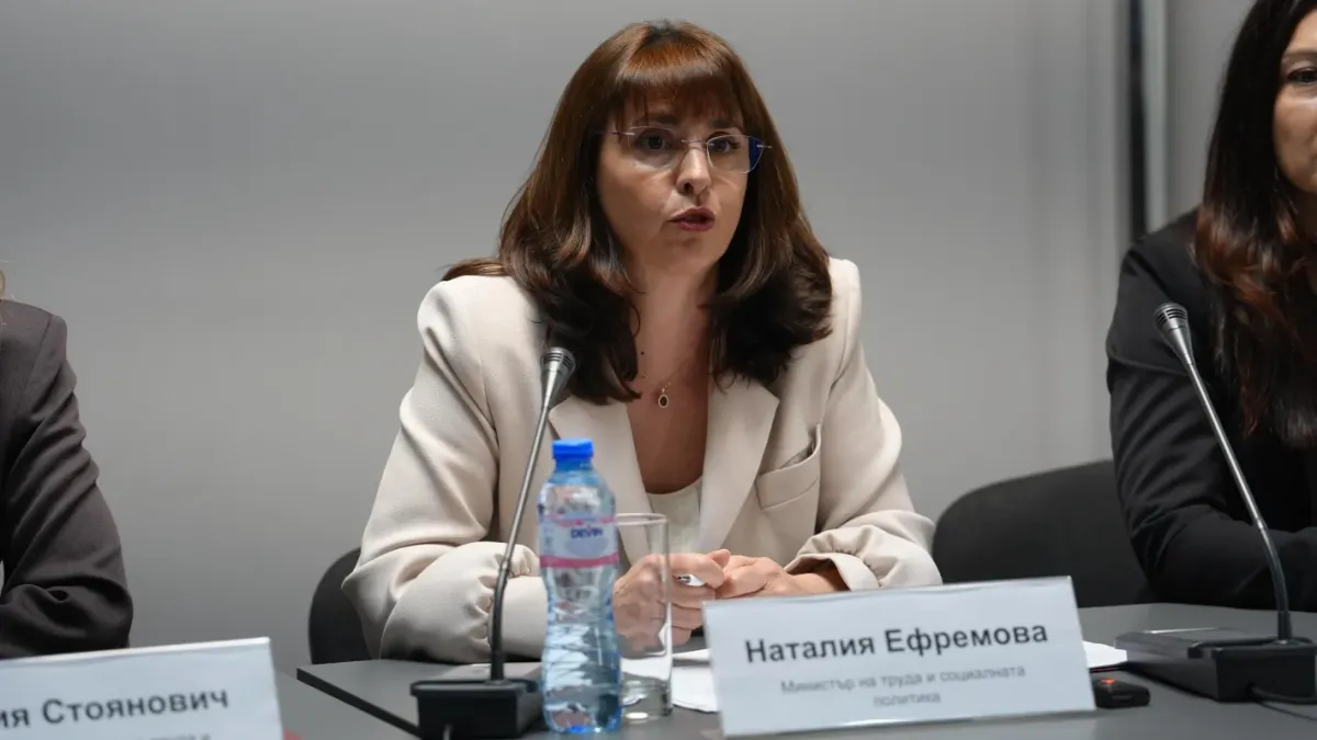 Министър Ефремова: Обезщетенията за майчинство остават на текущите нива