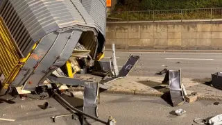Влак падна от мост в Германия Снимки