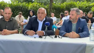 Делян Добрев седна до Борисов и неочаквано обяви: Напускам политиката!