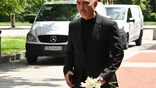 Росен Петров гневно: Виждали ли сте стената на язовир Въча?
