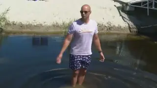Жълто море на „Златна рибка“ отказа туристите, концесионер нагази във водата, за да докаже, че е безопасна