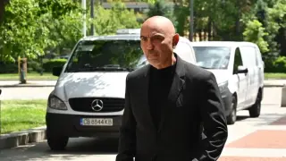 Росен Петров гневно: Виждали ли сте стената на язовир Въча?