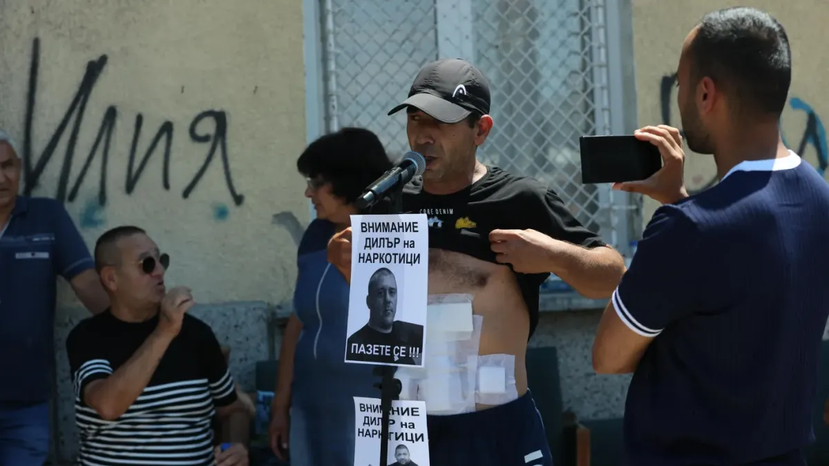 Ромите от кв. "Христо Ботев" в столицата се вдигнаха на протест "Не на дрогата" Снимки