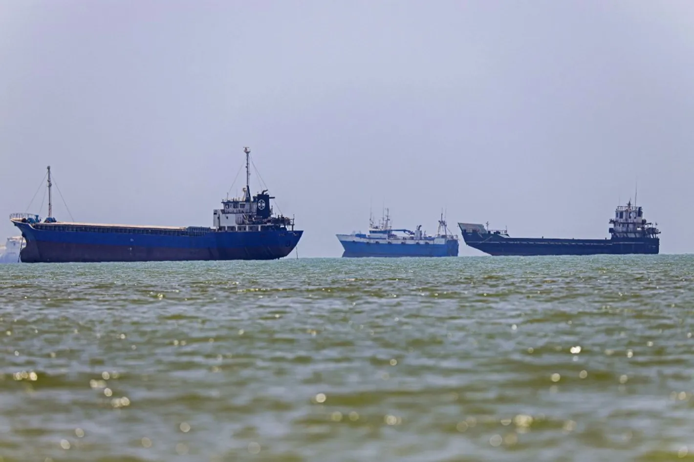 Дрон удари турски цивилен кораб и уби готвач- Черно море вече е зона на постоянен риск