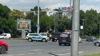 Пожарникари вадят затиснат шофьор след тежък удар в Пловдив