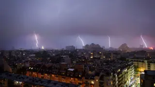 Meteo Balkans с важно предупреждение: Идват "сухи" бури с мощни мълнии