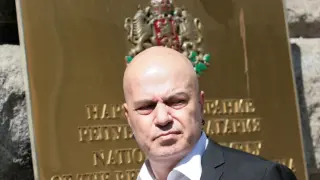„Голямо издирване е паднало“: Слави атакува Демерджиев. Иска истината! Радев също да чете