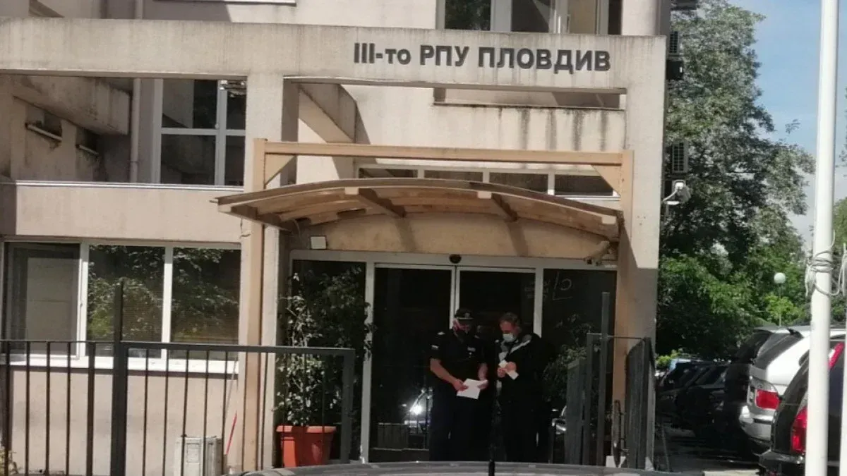 Пиян с белезници с брейк денс перформънс пред РПУ в Пловдив след екшън в казино