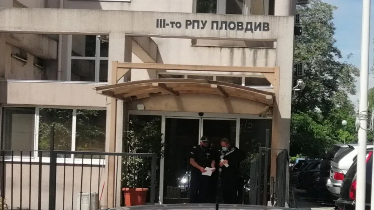 Пиян с белезници с брейк денс перформънс пред РПУ в Пловдив след екшън в казино