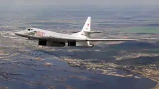 Руски стратегически бомбардировачи преминаха над Баренцево и Норвежко море