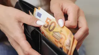 Осигуровките на чиновниците под лупа: Ще бръкнат ли в собствения си джоб?
