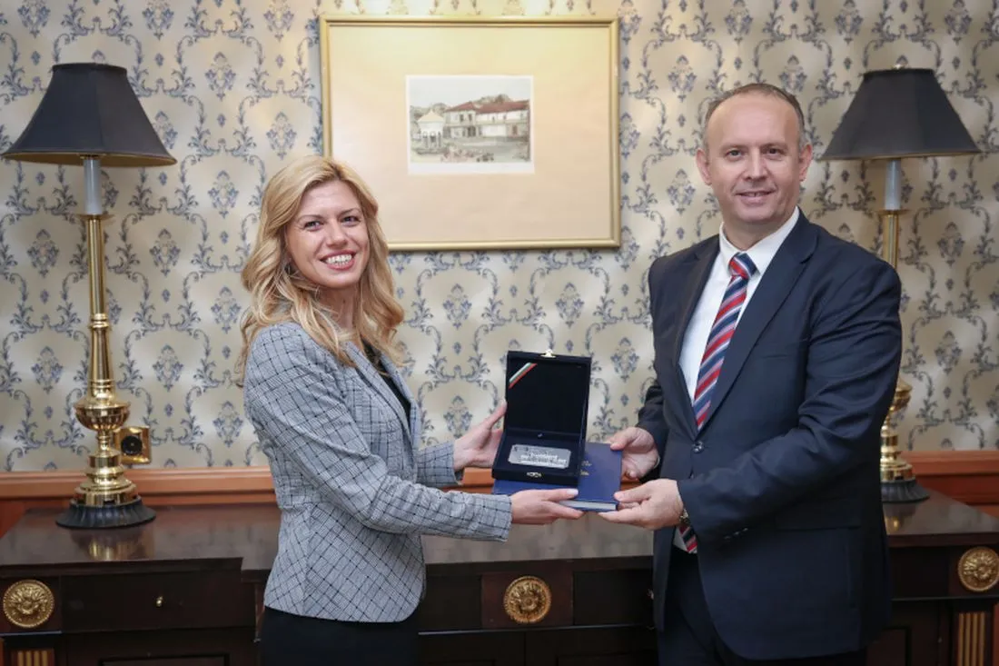 Михаела Доцова прие колегата от Скопие и не замълча за агресията