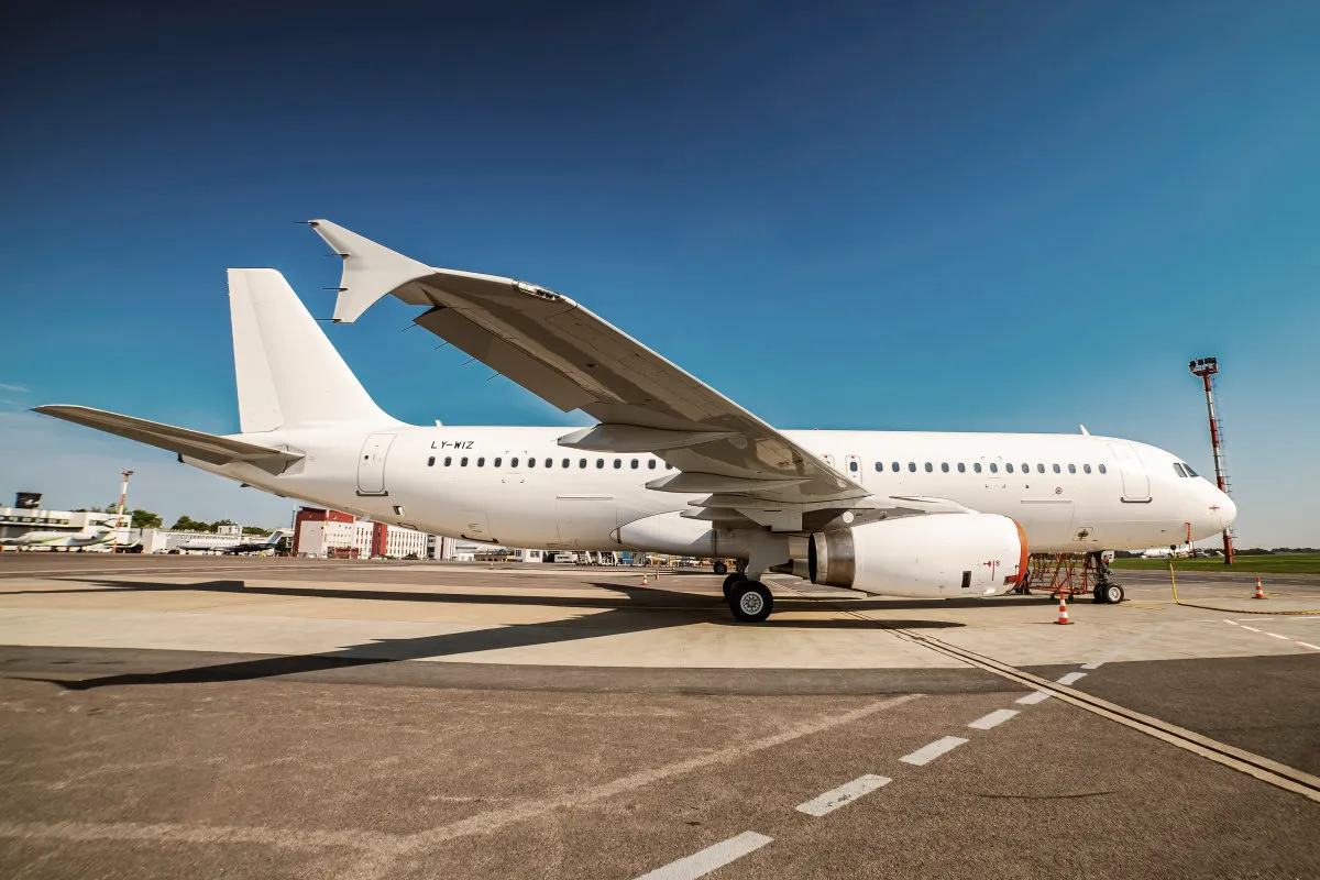 Аварийно! Буря приземи Airbus с близо 200 туристи в Горна Оряховица Снимки