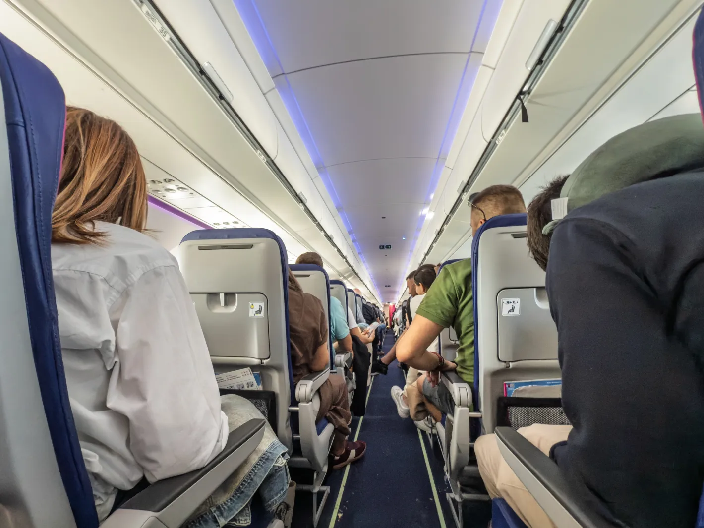 Аварийно! Буря приземи Airbus с близо 200 туристи в Горна Оряховица Снимки