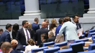 7 министри отговарят на депутатски въпроси и блицконтрол