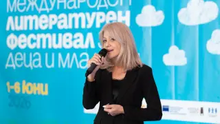 Глобиха шефката на НДК, сключила договор със сина си