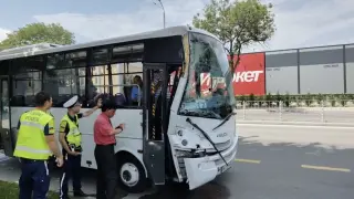 Катастрофа между автобус №17 и камион на Кукленско шосе в Пловдив