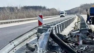 Тройна експертиза установява как са се скъсали мантинелите на "Тракия" при катастрофата с 3 жертви