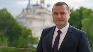 Кметът на Русе скочи с парашут