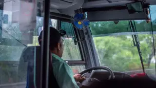 Бус закачи мотор при маневра в Пловдив – водачът апелира за внимание към слепите зони