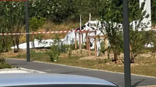 Самолет с 11 парашутисти се разби във Франция, всички са загинали Кадри