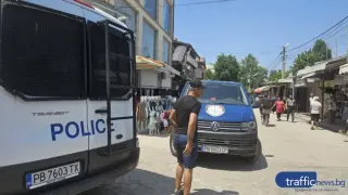 Полицейска акция над 10 часа в Столипиново: Претърсени имоти и златарски магазин, има задържани