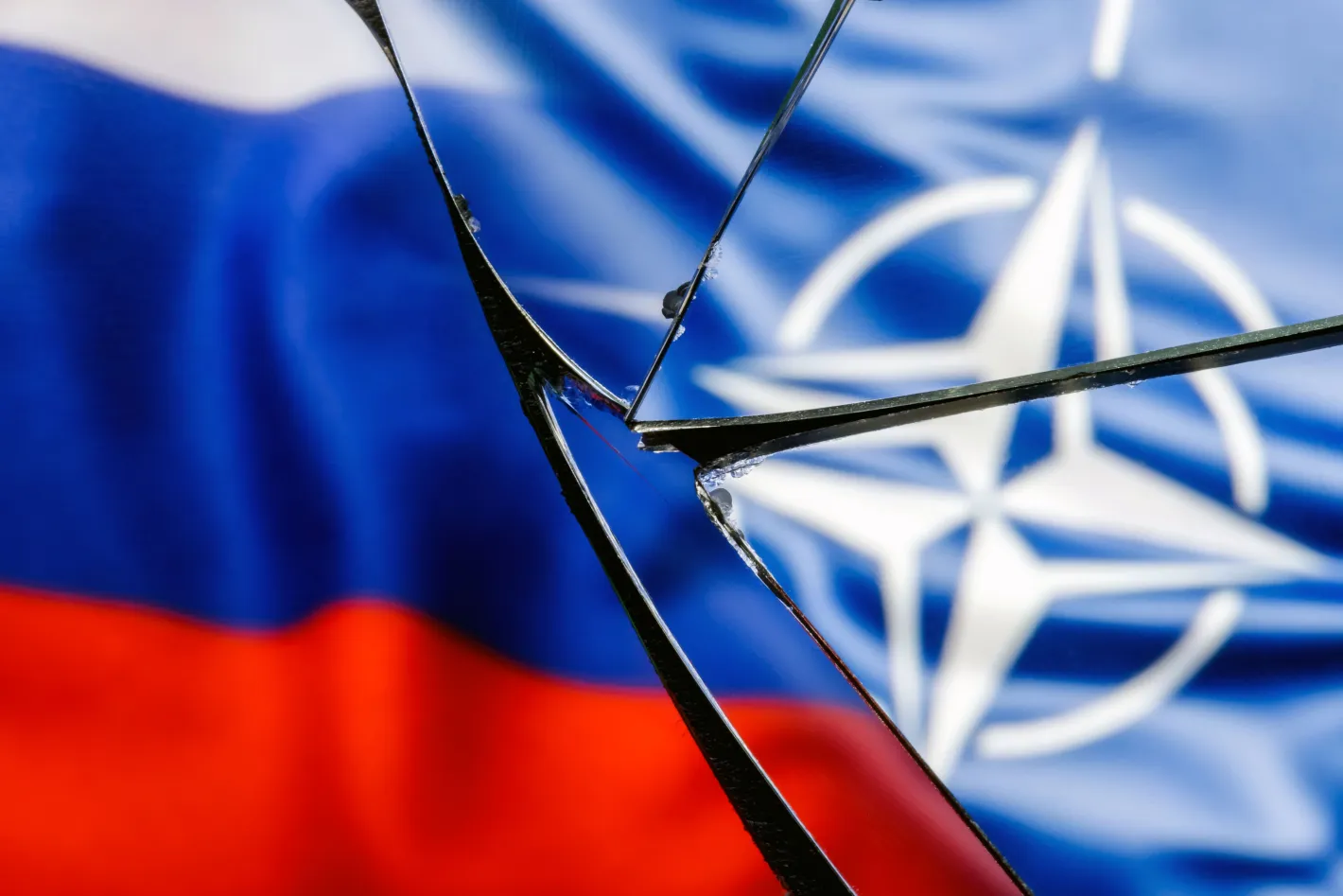 Бивш председател на Военния комитет на НАТО: Китай, не Русия, решава за евентуална атака срещу НАТО