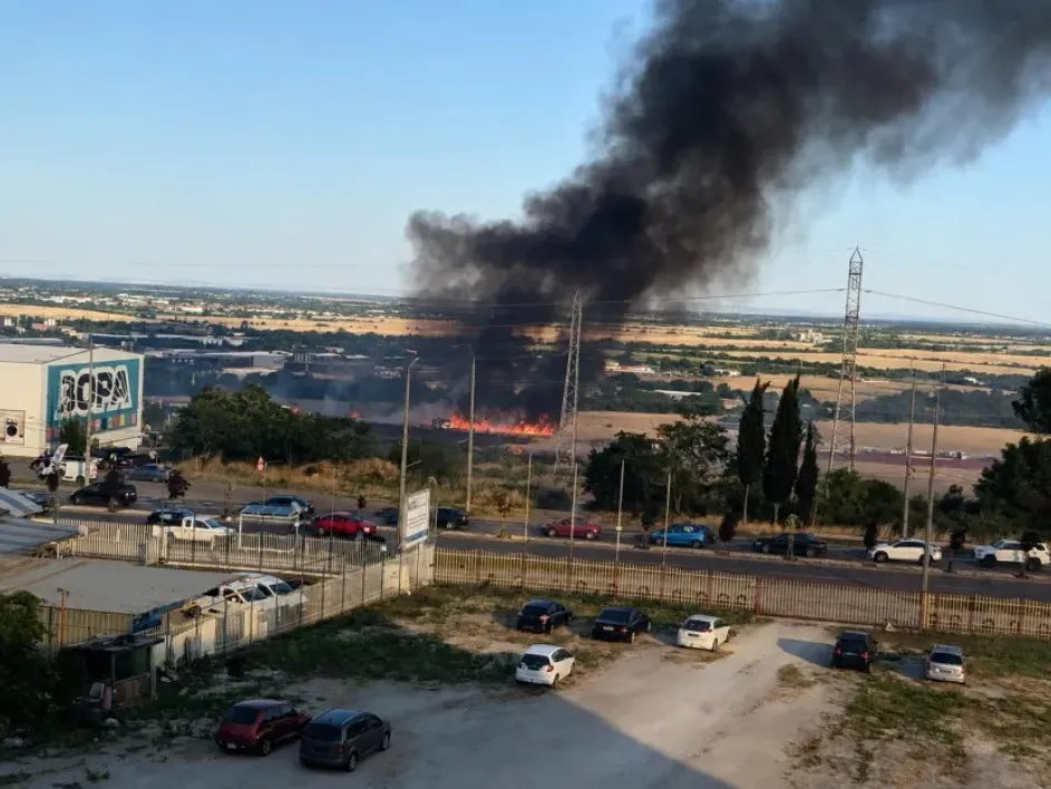 Пожар в кв. „Железник“ край Стара Загора: спасени обекти и жилища