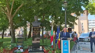 Откриха бюст-паметник на Стефан Караджа в Тулча, Румъния