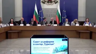 Първо заседание на Съвета за реформи в туризма: Министърът категоричен - обиколих над 30 плажа, мазут не видях