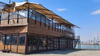 Ресторант Jolly Roger в Бургас вероятно няма да отвори през 2025 г. - какво застрашава пиратския кораб