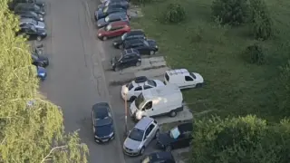 Софиянец използва стар бус като „пазач“ на паркомясто в Овча купел