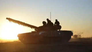 Аномалната жега превръща съветските Т-72 в гигантски „пещи“, съобщава Ройтерс
