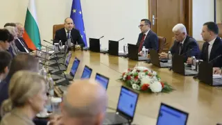 Кабинетът прие Бюджет 2026: Държавните служители ще плащат лични осигуровки, винетките поскъпват с 30%