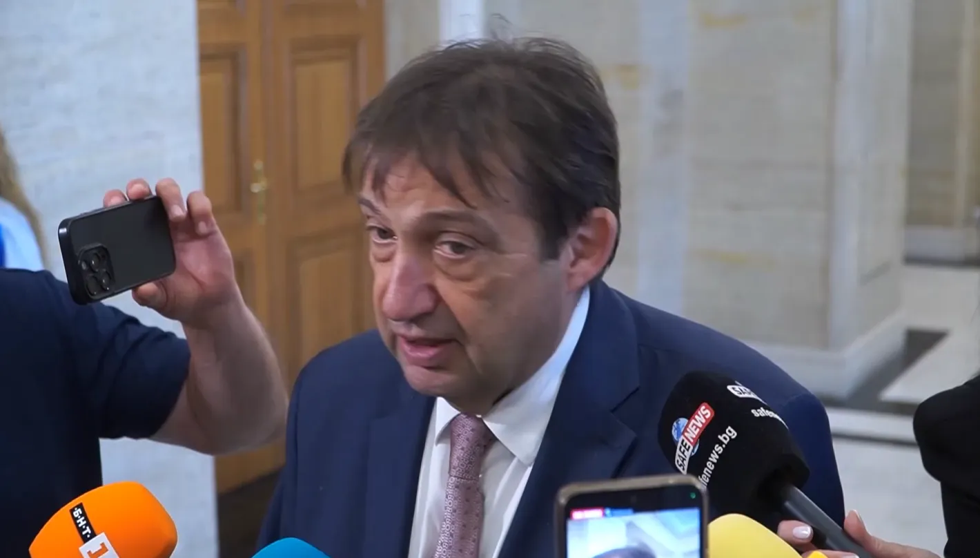 Шишков: По договори за мантинели за 300 млн. лв. са платени около 500 млн., АПИ прекратява поръчката за 1 млрд. лв.