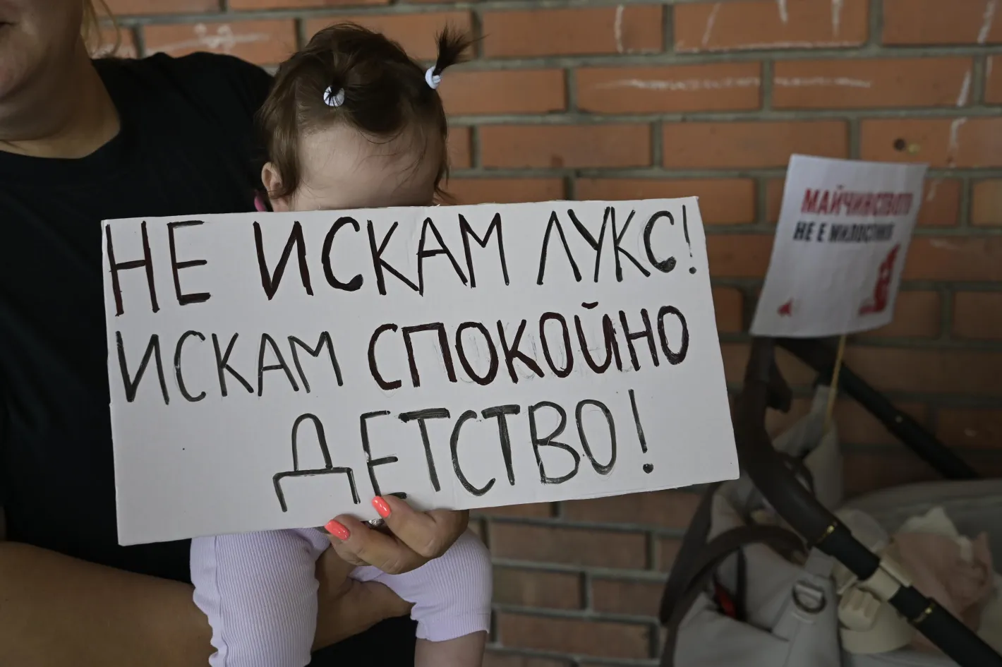 Майки протестираха пред Министерския съвет за по-високо обезщетение за майчинство