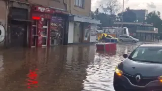 Софийски квартали без ток след бурята, летището протече