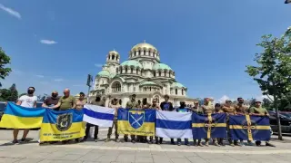 Руснаци в България дариха 17 джипа на украинската армия
