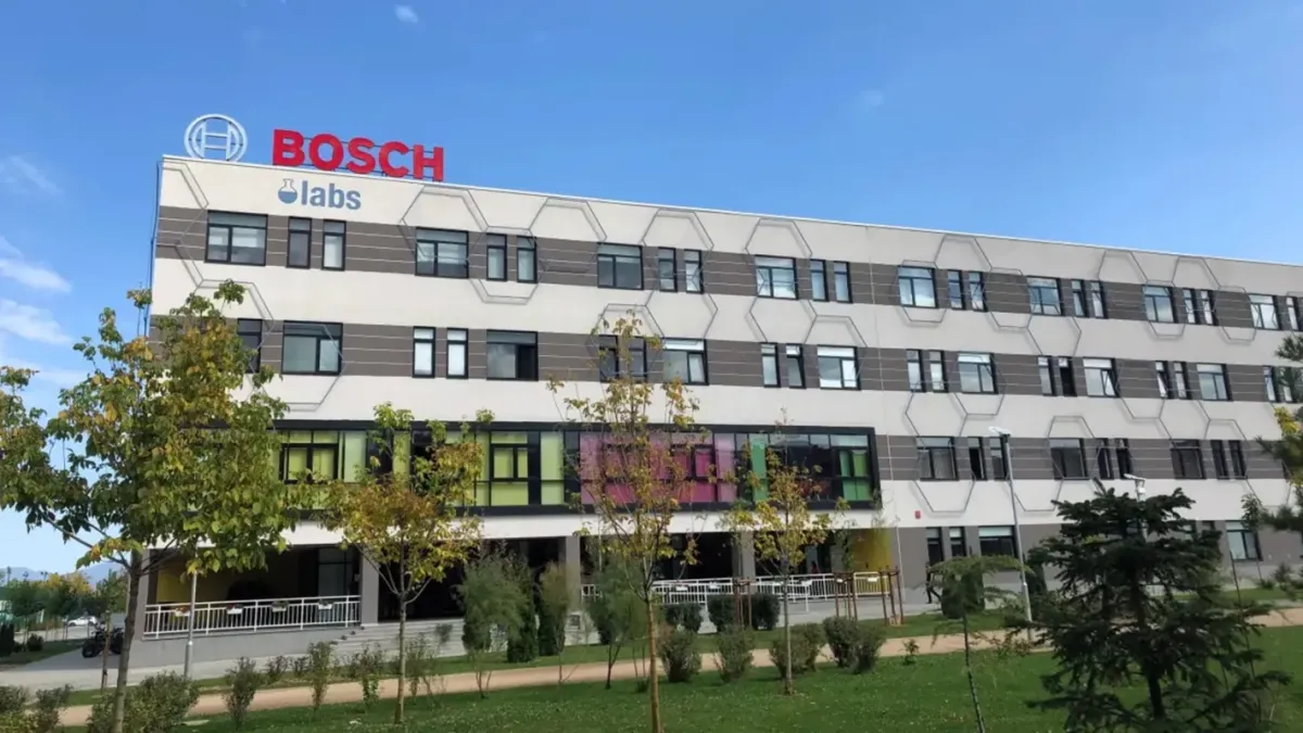 Bosch не си тръгва от България, но затваря ключовия си инженерен център в София